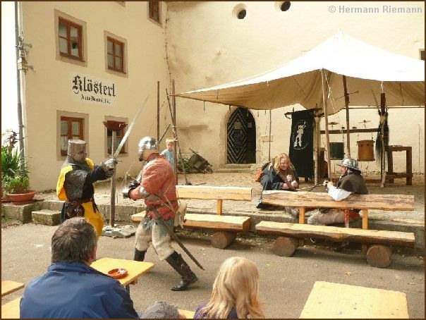 Her mit der Maid